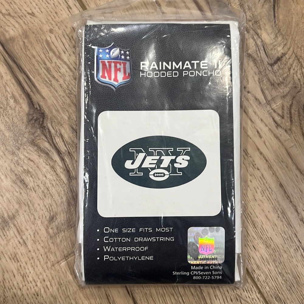 Jets rainmate hooded poncho. Perfect for any football game!! NWT